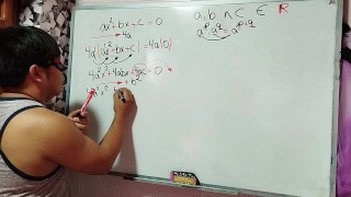 Chica de hentai rubia mamándole a un hombre en clase de matemáticas