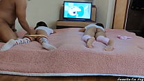 Mis dos hijastras inocentes viendo Comiquitas Pepa Pig Parte 2 en hentai anime sin censura